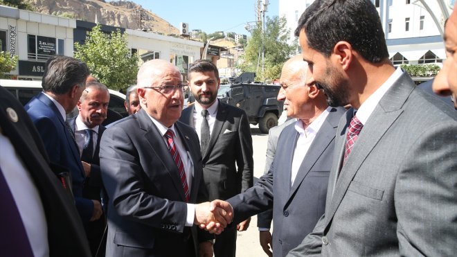 HAKKARİ - Milli Savunma Bakanı Güler ziyaretlerde bulundu1
