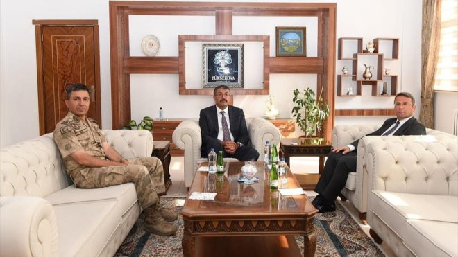 Hakkari Valisi ve Belediye Başkan Vekili Çelik, Yüksekova ilçesini ziyaret etti.