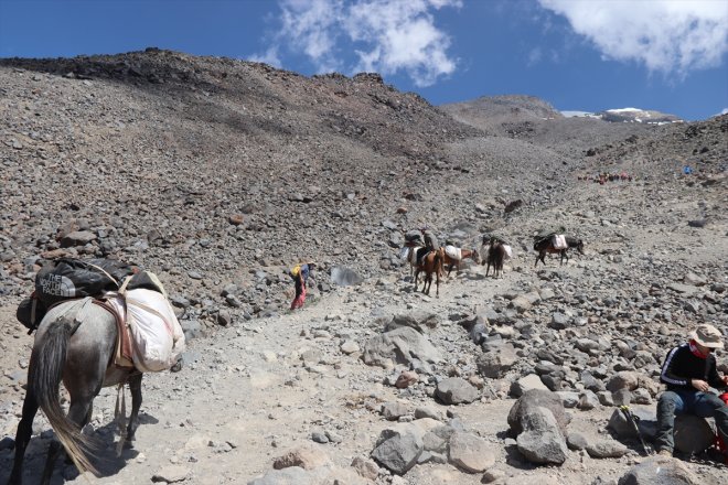 köylüler Dağı IĞDIR dağcılara - eteklerindeki lojistik tırmanışa sağlıyor destek Ağrı gelen 2