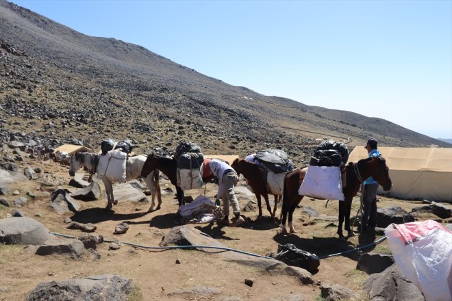 Ağrı gelen - destek sağlıyor tırmanışa eteklerindeki IĞDIR Dağı köylüler dağcılara lojistik 14
