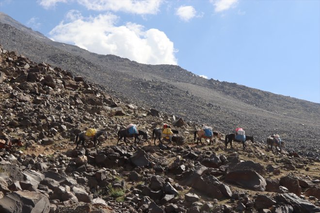 Ağrı destek dağcılara - sağlıyor IĞDIR tırmanışa eteklerindeki lojistik Dağı gelen köylüler 3