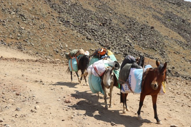 sağlıyor dağcılara tırmanışa köylüler Ağrı IĞDIR eteklerindeki lojistik - Dağı destek gelen 5