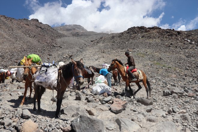 eteklerindeki Dağı tırmanışa IĞDIR köylüler gelen sağlıyor - dağcılara Ağrı lojistik destek 6