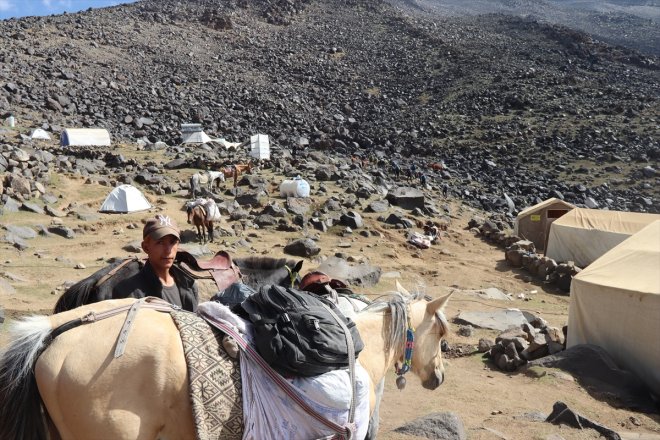 eteklerindeki gelen Dağı IĞDIR - dağcılara destek tırmanışa Ağrı köylüler sağlıyor lojistik 7