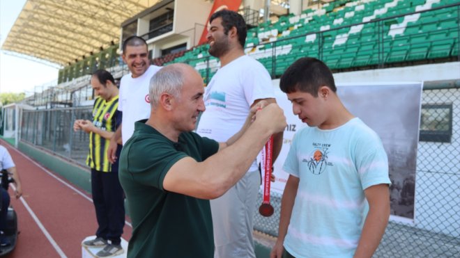 Iğdır'da dereceye giren özel sporculara madalyaları verildi