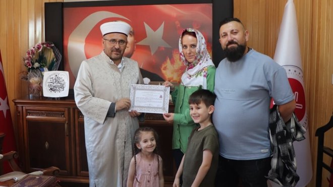 İngiltere vatandaşı Rebekah Alice Mccathie Elazığ'da Müslüman oldu