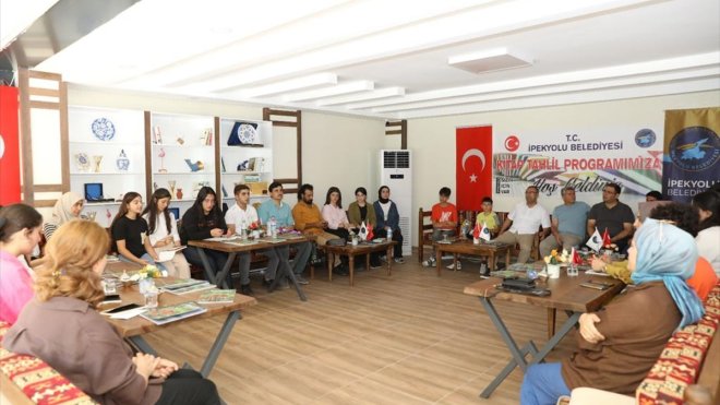 İpekyolu Belediyesinin kitap tahlil programı devam ediyor