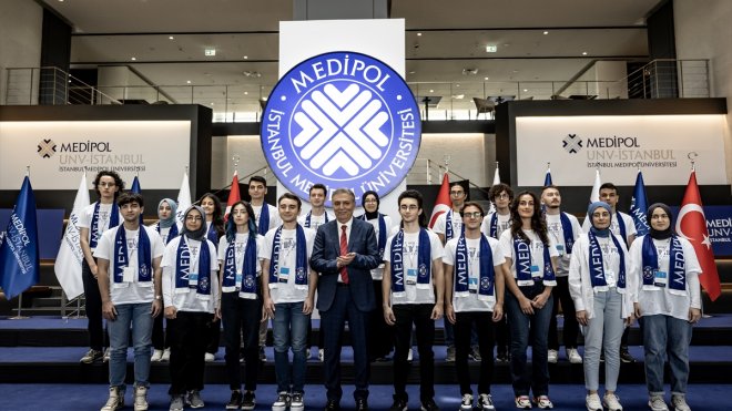 İSTANBUL - YKS birincisi 5 öğrenci İstanbul Medipol Üniversitesi
