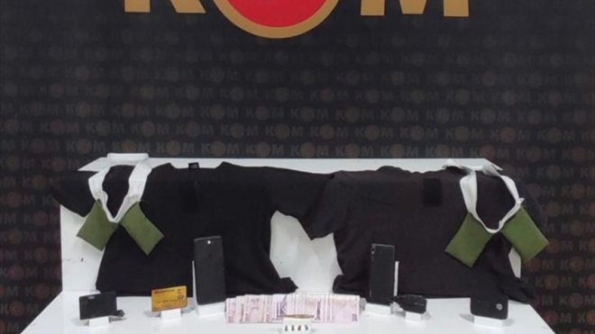 Kars'ta ehliyet sınavında 2 kişi kopya düzeneğiyle yakalandı