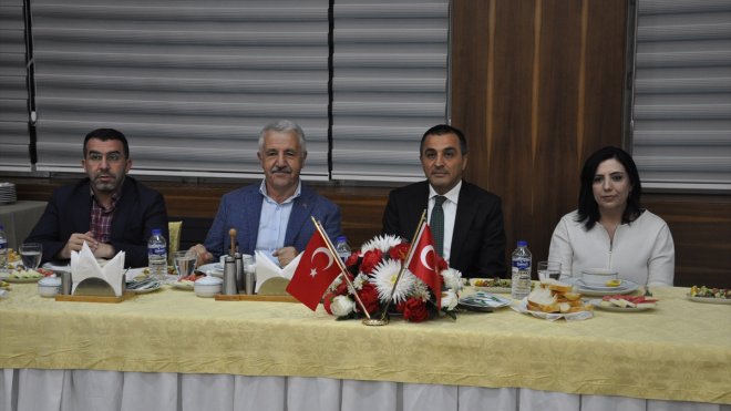 Kars Valisi ve Belediye Başkan Vekili Türker Öksüz'e veda programı düzenlendi