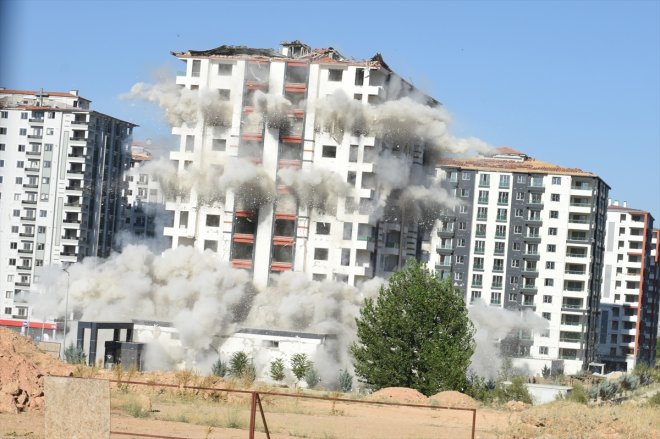 yardımıyla patlayıcı etkilenen ağır - yıkıldı MALATYA Depremlerden bina hasarlı 5