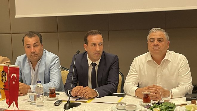 MALATYA - Yeni Malatyaspor Kulübü Başkanı Adil Gevrek, basın mensuplarıyla bir araya geldi1