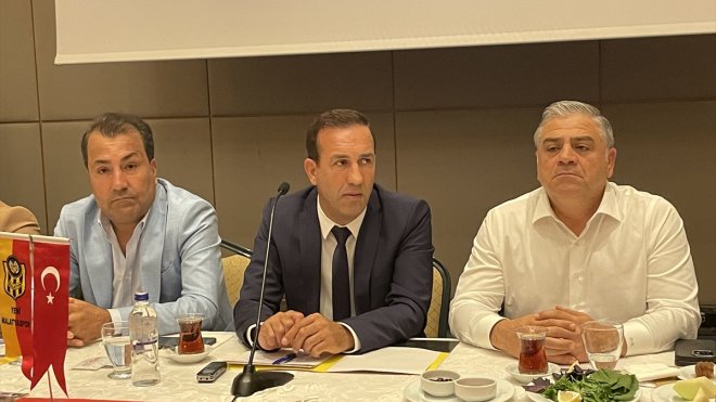 Yeni Malatyaspor Kulübü Başkanı Adil Gevrek, basın mensuplarıyla bir araya geldi
