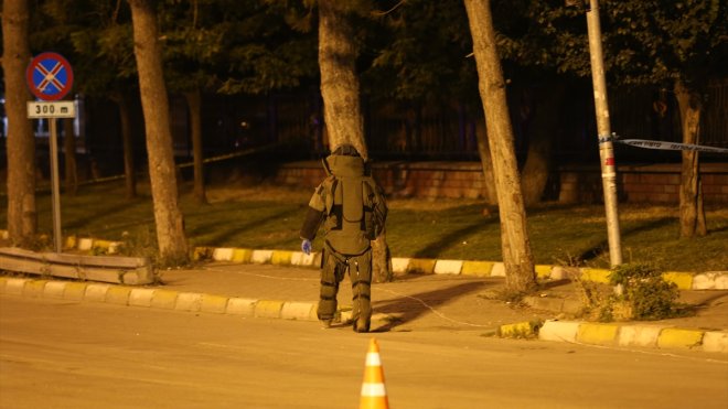 MUŞ - Şüpheli çanta kontrollü imha edildi1