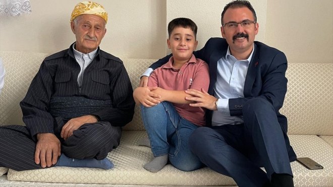 Şemdinli Kaymakamı Ateş şehit aileleri ve gazileri ziyaret etti