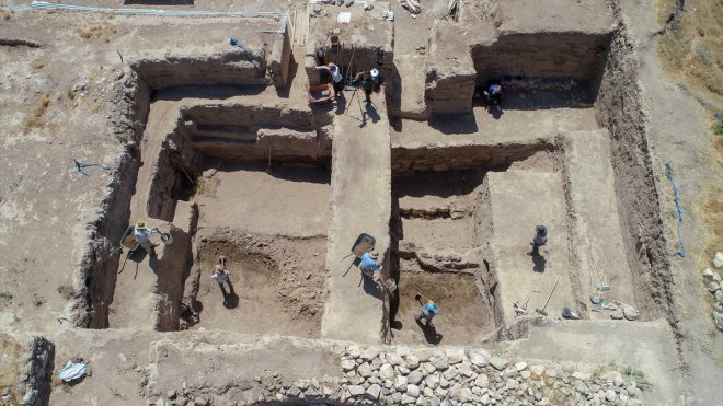 Ayanis Kalesi'nde 36 yıldır yürütülen kazılar, Urartular dönemine ışık tutuyor