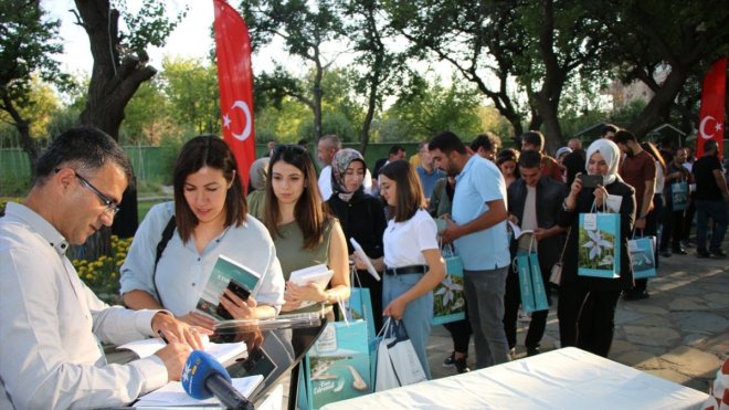 VAN - Bir Sahil Şehri Edremit kitabının tanıtımı yapıldı1