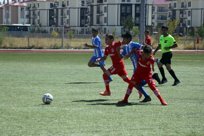 buluyor - AĞRI turnuvasında Depremzede kaybedenin çocuklar olmadığı moral futbol 2