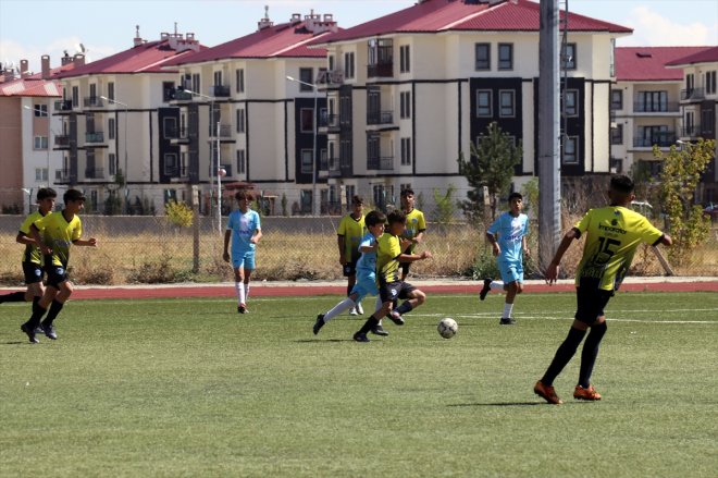 olmadığı kaybedenin turnuvasında AĞRI Depremzede - futbol buluyor çocuklar moral 4