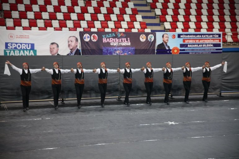 Ağrı Halk Oyunu Ekibi Bölge Şampiyonu oldu2