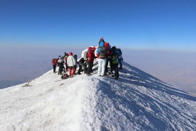 Dağı IĞDIR ağırlıyor - AĞRI Zirvesi farklı kaplı ülkelerinden dünyanın Ağrı / buzullarla dağcıları 13