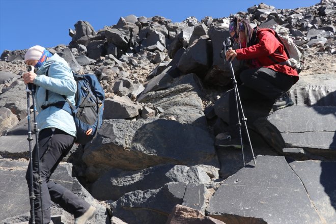 dünyanın buzullarla Ağrı kaplı dağcıları Zirvesi AĞRI ağırlıyor / Dağı - IĞDIR farklı ülkelerinden 14
