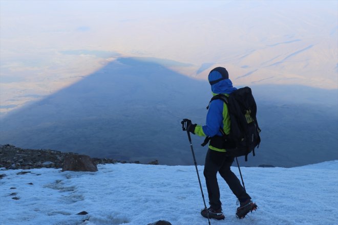 - Ağrı ağırlıyor dağcıları dünyanın Zirvesi / buzullarla farklı ülkelerinden AĞRI IĞDIR kaplı Dağı 20