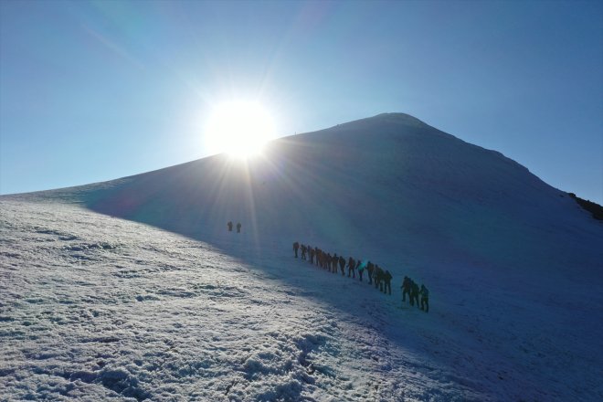 Zirvesi Dağı dünyanın AĞRI farklı kaplı dağcıları ülkelerinden buzullarla - ağırlıyor IĞDIR Ağrı / 3