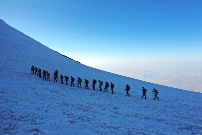 dünyanın dağcıları kaplı IĞDIR ülkelerinden buzullarla Ağrı AĞRI Dağı / Zirvesi farklı ağırlıyor - 21