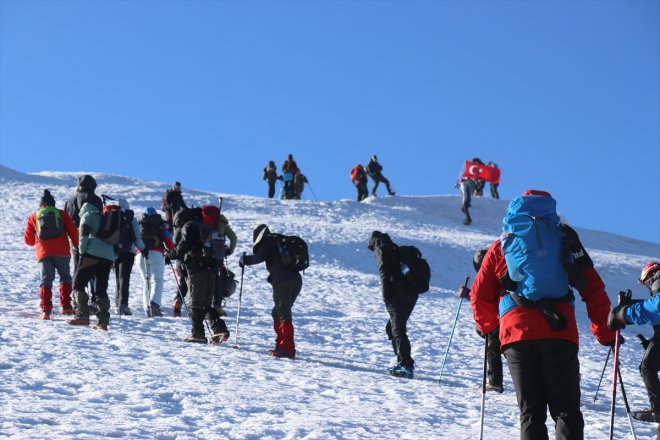 Dağı - / ağırlıyor IĞDIR buzullarla ülkelerinden farklı dünyanın Zirvesi kaplı Ağrı dağcıları AĞRI 25