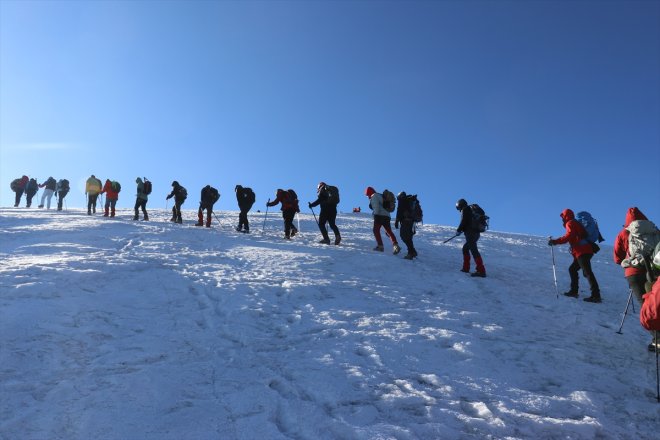 dünyanın - kaplı dağcıları ağırlıyor Zirvesi / Dağı buzullarla Ağrı IĞDIR AĞRI ülkelerinden farklı 7