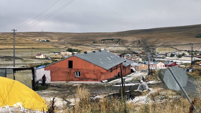 ARDAHAN - Dolu ile sağanak etkili oldu1