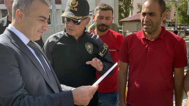 Ardahan Valisi Çiçek, okul servislerine yönelik denetimlere katıldı: