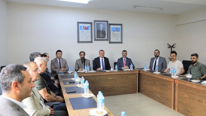 BEÜ Rektörü Elmastaş, akademisyenlerle bir araya geldi1