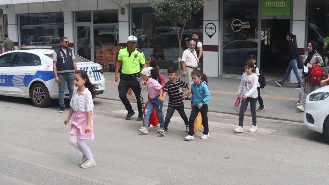 Tatvan'daki okulların çevresinde güvenlik denetimi yapıldı