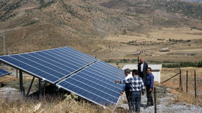 Bitlis'te güneş enerjisinden elde edilen elektrikle 60 köye su ulaştırılıyor