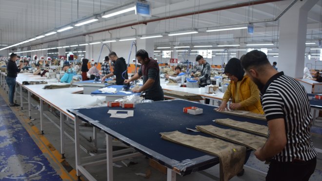 Bitlis'teki tekstil fabrikalarında 12 bin kişi istihdam ediliyor