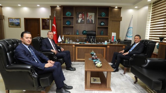 Bitlis Valisi Karaömeroğlu, BEÜ Rektörü Elmastaş'ı ziyaret etti