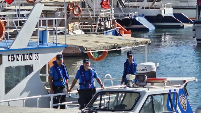 Deniz polisi ekipleri Van Gölü'ndeki denetimlerini sürdürüyor