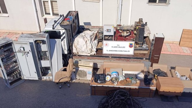 Elazığ'da çiftlikten hırsızlık yaptıkları iddiasıyla 3 şüpheli tutuklandı