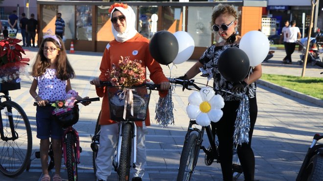 Elazığ'da "Süslü Kadınlar Bisiklet Turu" düzenlendi
