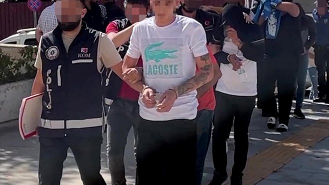 Elazığ'da kaçak silah, uyuşturucu ve sahte para operasyonlarında 2 şüpheli tutuklandı