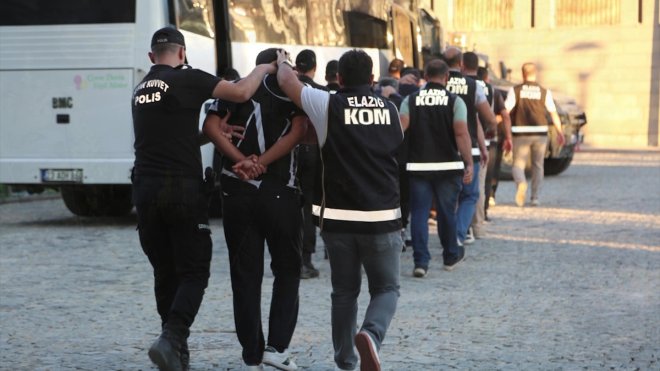 Elazığ merkezli operasyonda ihaleye fesat karıştırdıkları iddiasıyla 10 şüpheli yakalandı