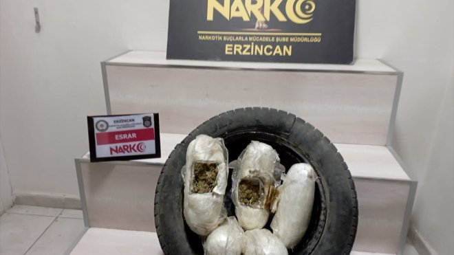 Erzincan'da stepneye sakladıkları uyuşturucuyla yakalanan 2 şüpheli tutuklandı