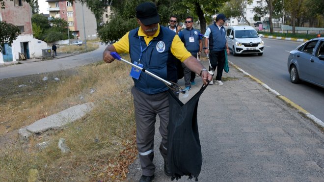 Kars'tan Edirne'ye plastik çöp toplama yürüyüşü, Erzurum'da sürüyor