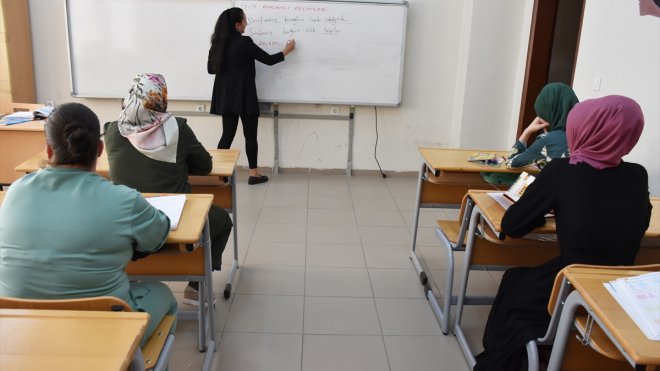 35 yaşında okuma yazma öğrendi, aldığı belgeyle hayatı değişti