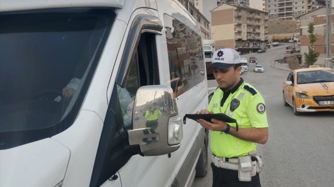 Hakkari'de eğitim öğretim yılının başlamasıyla trafik denetimleri artırıldı