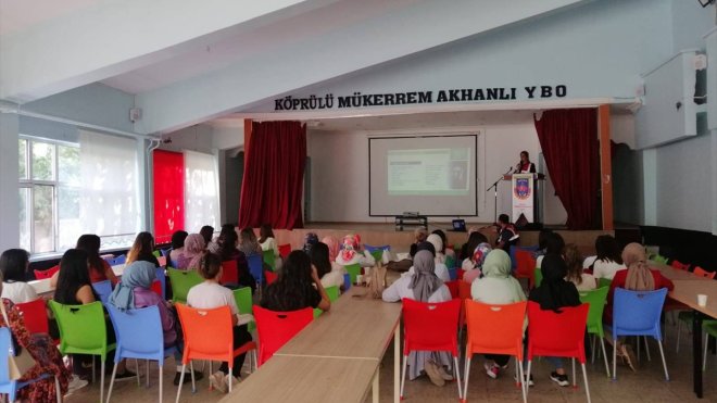 Hakkari'de jandarma ekipleri okullardaki faaliyetlerini sürdürüyor