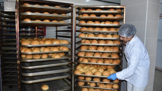 Hakkari'de meslek lisesinde, günde 6 bin ekmek üretiliyor