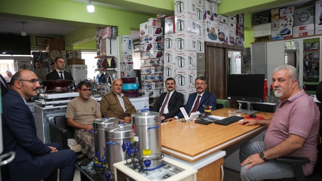 Hakkari Valisi Ali Çelik, Çukurca'da ziyaretlerde bulundu